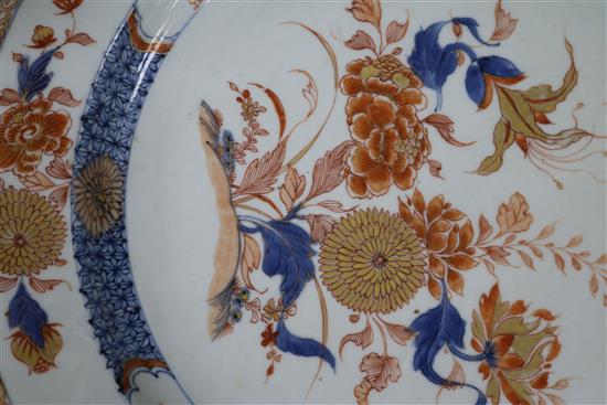 A Chinese Qianlong Imari pattern charger